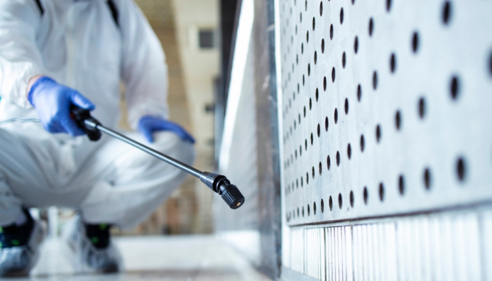 Técnico Auxiliar En Limpieza Y Desinfección De Comercios, Edificios Públicos, Laboratorios E Industrias